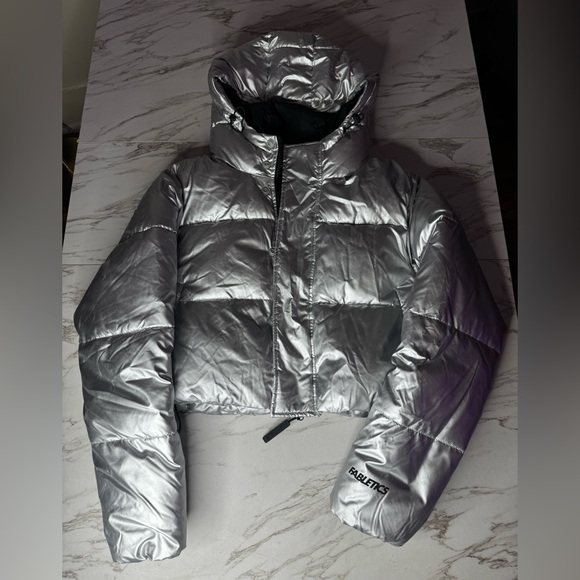 Silver Puffer Jacket Fabletics Cropped - Picture 3 of 7